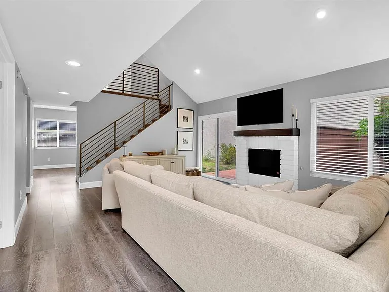 10618 Esmeraldas Dr — Photo 4
