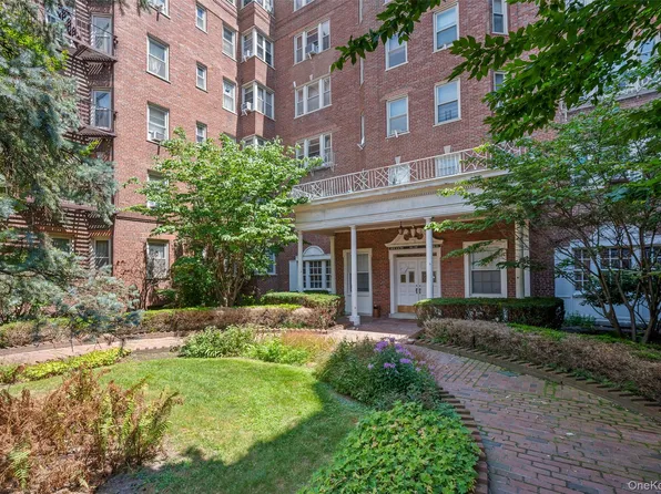 8449 168th Street #2U, Jamaica Estates, NY 11432