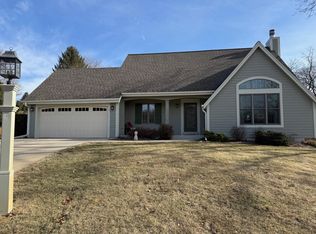 683 Anthony Ct, Delafield, WI 53018