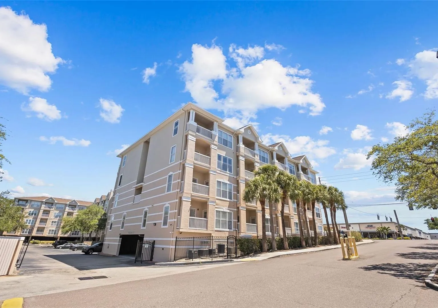 Charming Clearwater 1 Bedroom Condo with Secure Parking and Community Pool — Photo 1