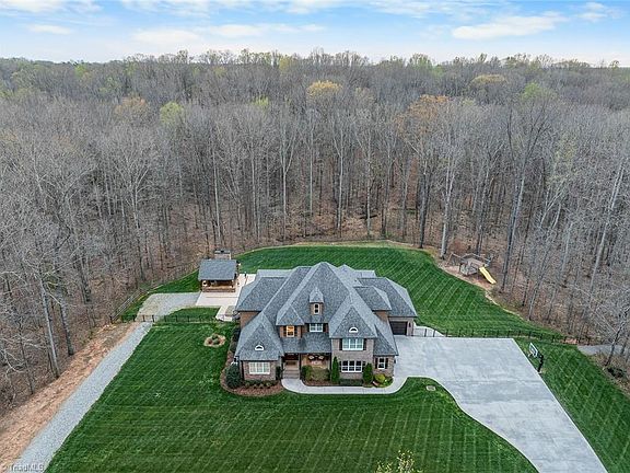 3rd image of 333 Punkin Ridge Ln