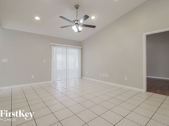 4th image of 598 Queensbridge Dr