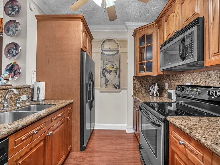 630 Sapodilla Ave #407 — Photo 11