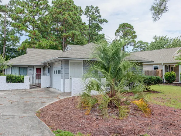 103 Holly Tree Lane, Hampstead, NC 28443