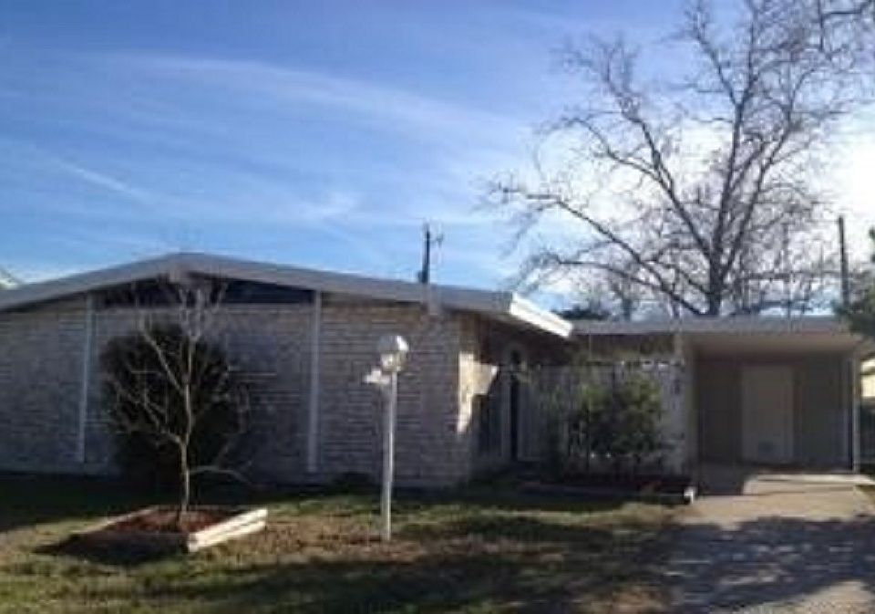 1st image of 5102 Village Lawn