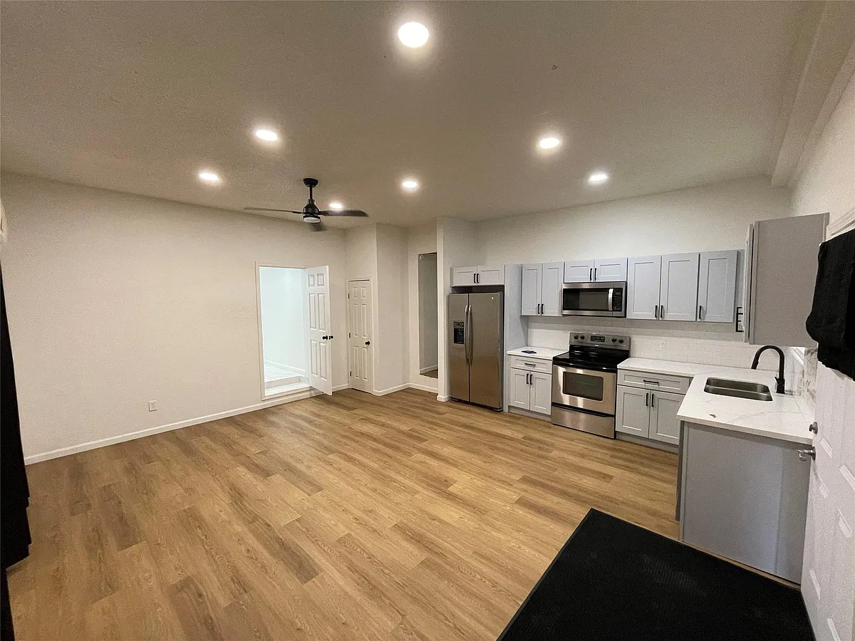 Building Photo - 6701 Eagle Pass St #3