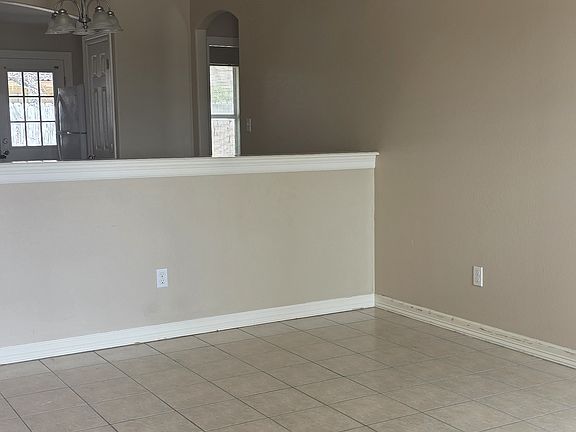 2nd image of 1901 Treasure Oaks Dr