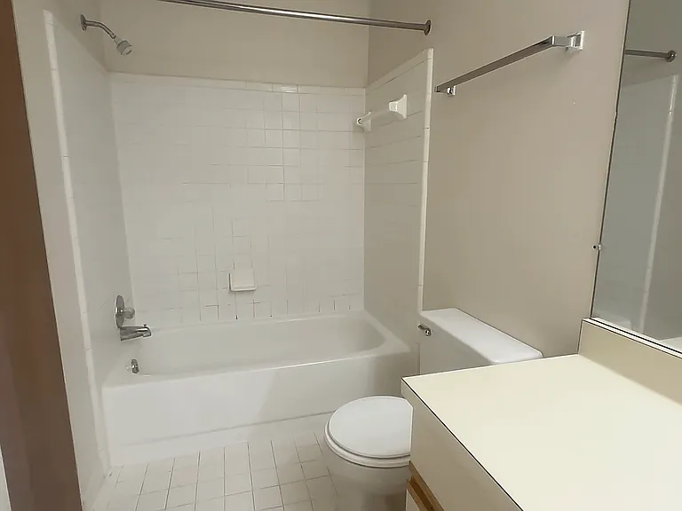 Park Lane Apartments — Photo 36