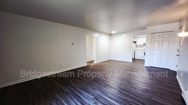 2 bed, 1.5 bath, 950 sqft, $895 — Photo 3
