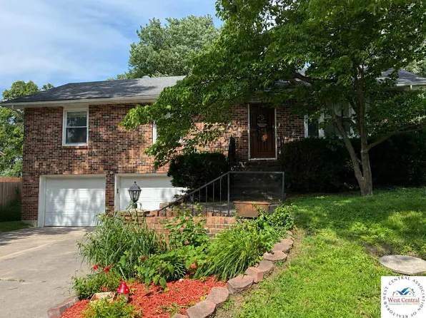 106 Westwood Ave, Windsor, MO 65360