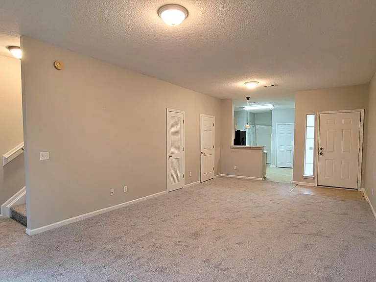 505 Scrub Jay Dr — Photo 4