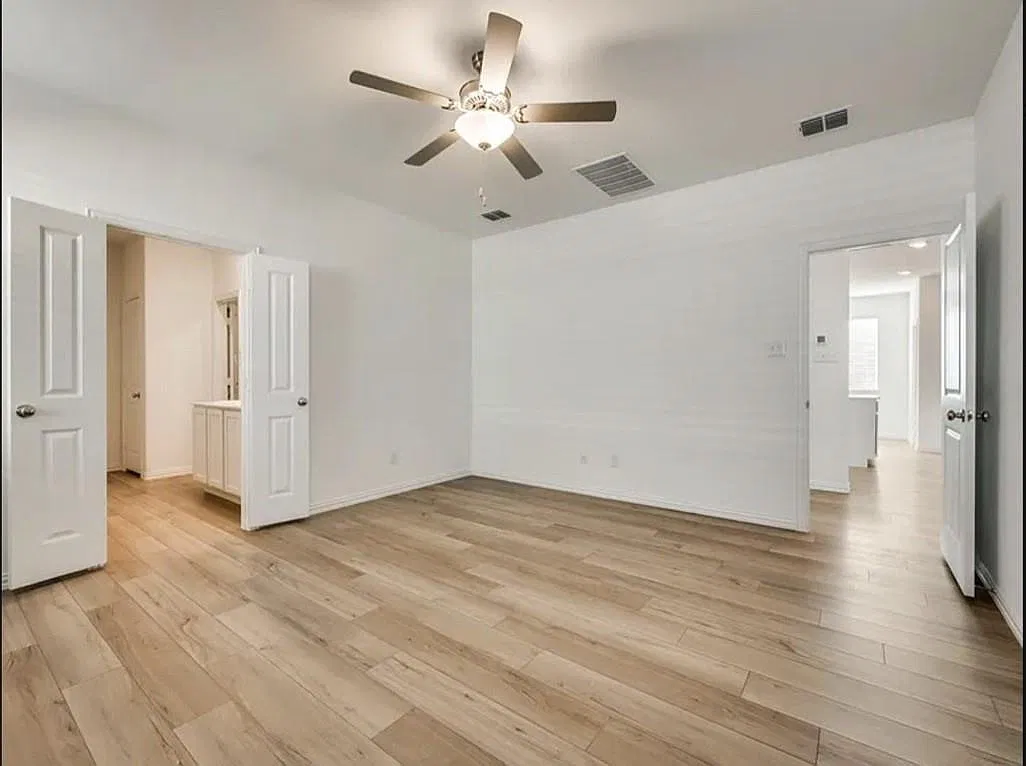 4 bed, 2.0 bath, 1998 sqft, $2,300 — Photo 4