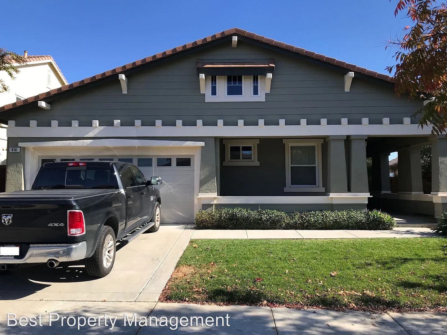 414 Roundhill Dr photo 1