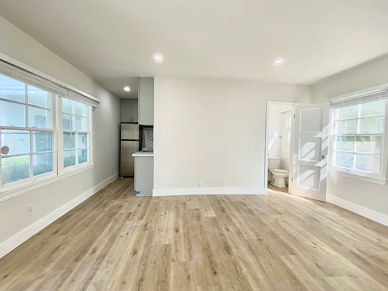 14532 Dickens St #4 — Photo 5