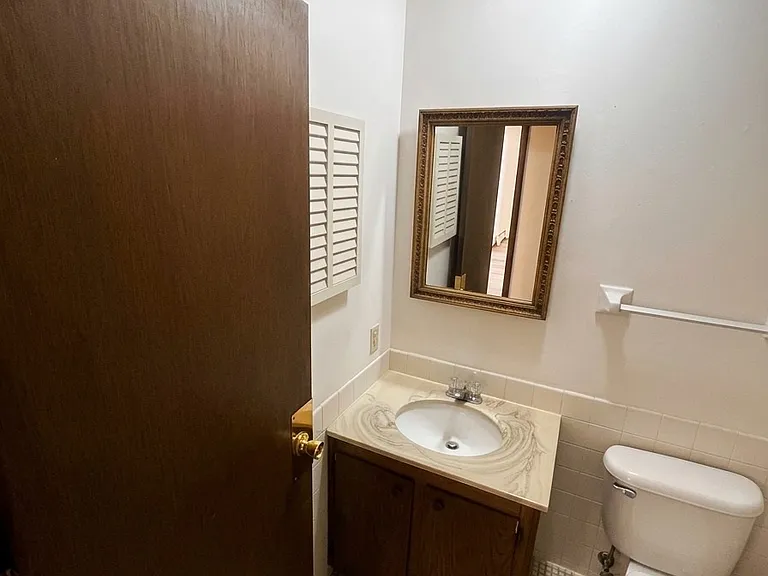 Hazelwood Apartments — Photo 12