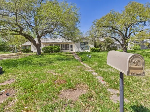 722 Garden Acres Blvd, Bryan, TX 77802