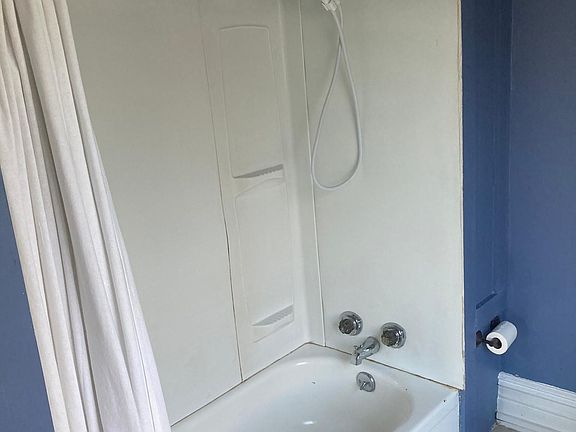 4th image of 221 Race St APT 4