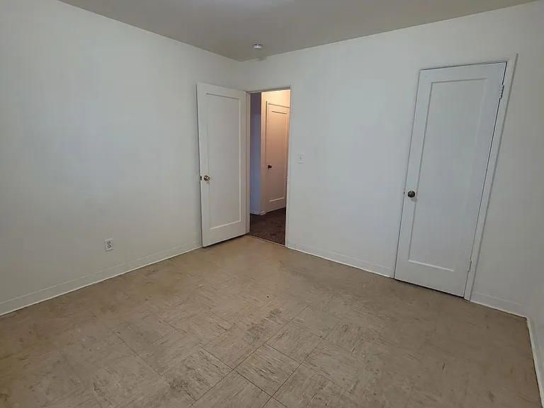 916-918 Lowry St — Photo 13