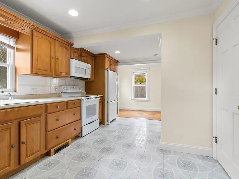 9 Park Ave — Photo 10