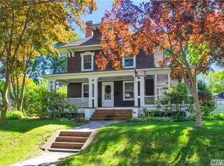 474 Brooklyn Blvd, Brightwaters, NY 11718