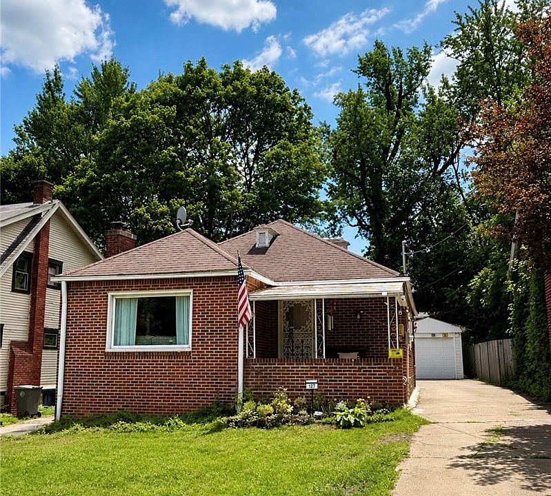1st image of 127 Roslyn Dr