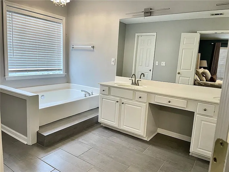2584 Alvecot Cir SE — Photo 12