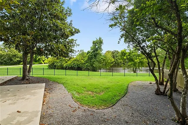332 Autumn Creek Dr — Photo 16