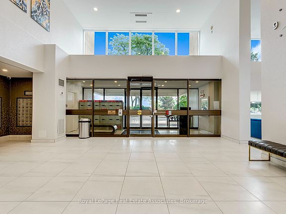 3rd image of 1580 Mississauga Valley Blvd #1202