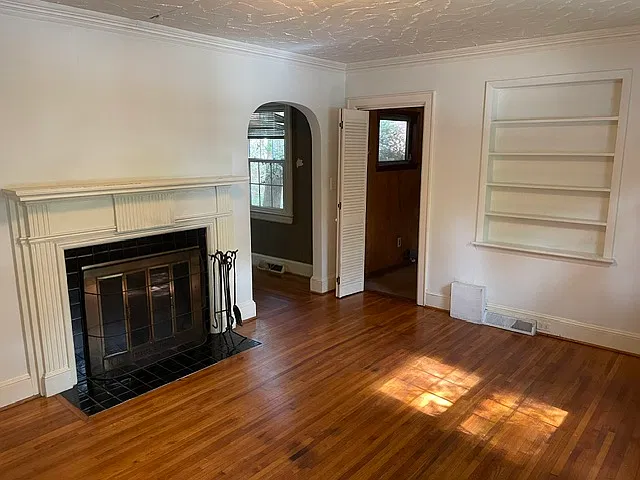 2 bed, 911 sqft, $2,000 — Photo 2
