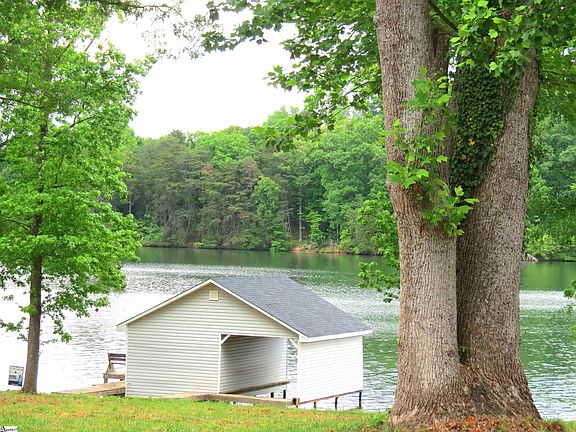 4th image of 196 Lyman Lodge Rd