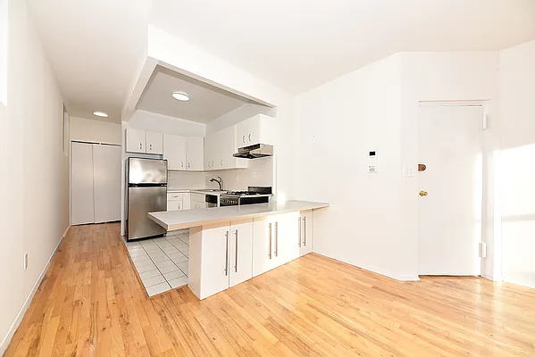 Rented by Buchbinder & Warren | media 7