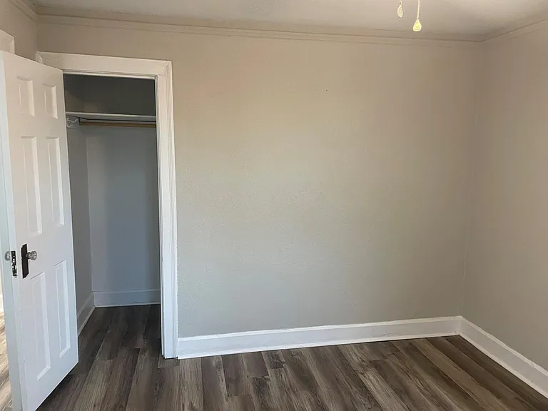 10377 Warwick Blvd — Photo 8