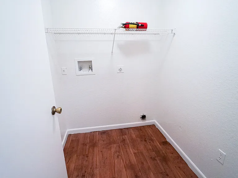 Whistler's Cove Apartments — Photo 18