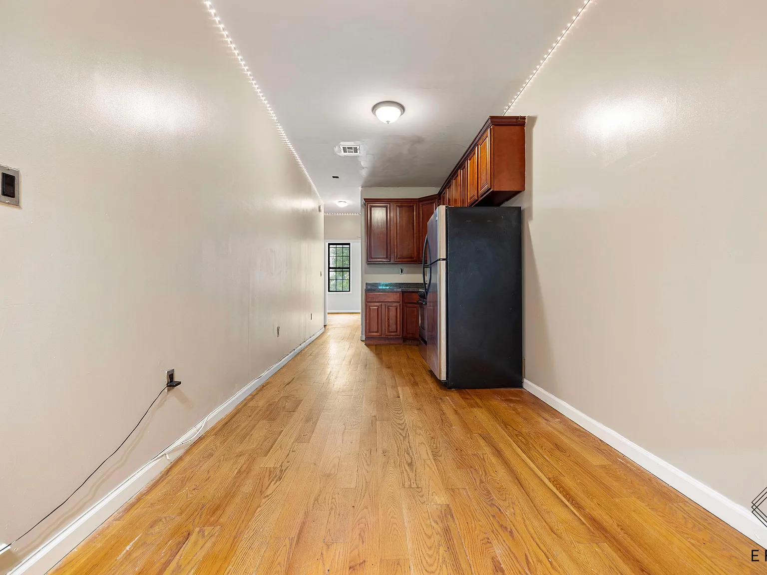 48 Menahan Street — Photo 2