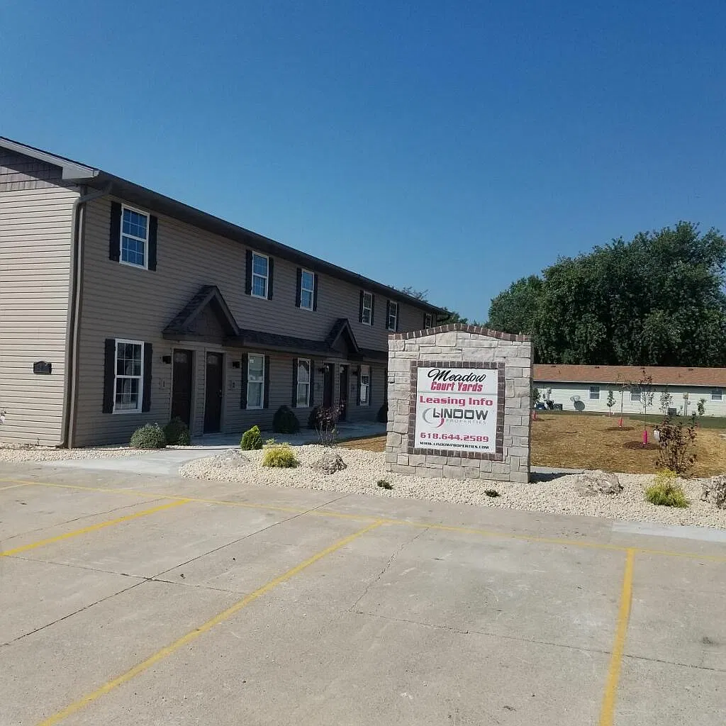 2 bed, 1.5 bath, 900 sqft, $1,125 — Photo 2