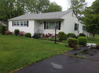 6713 Forsythia St, Springfield, VA 22150