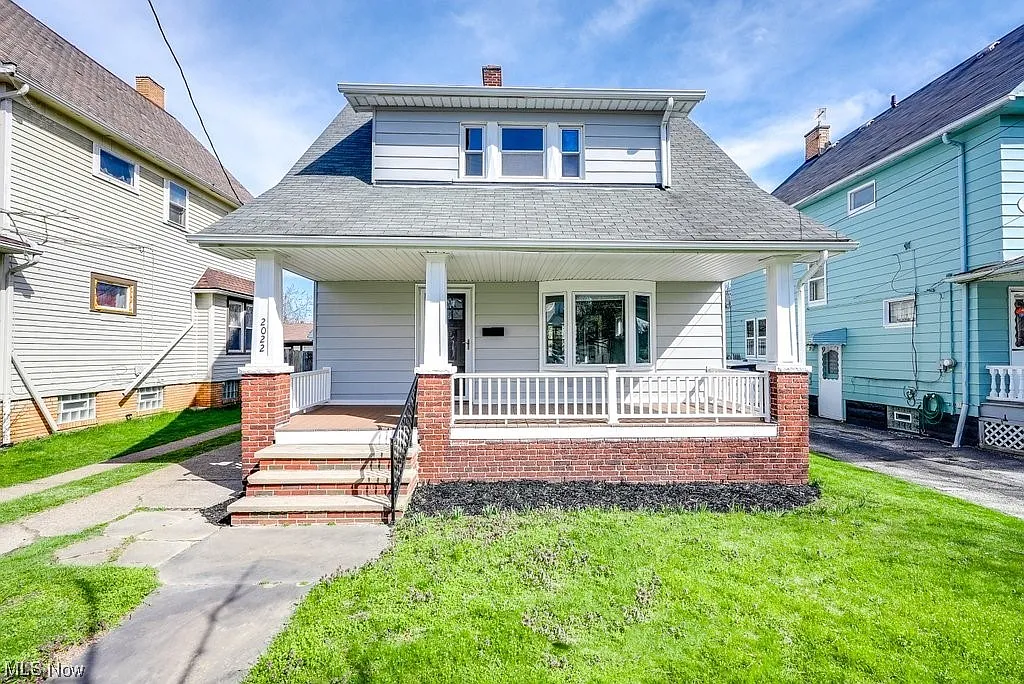 2022 Mayview Ave photo 1