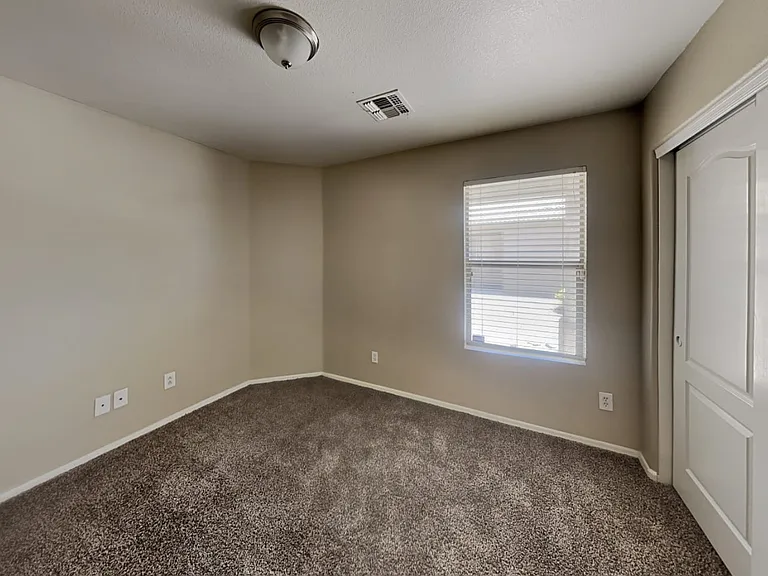 2980 Bedford St — Photo 8