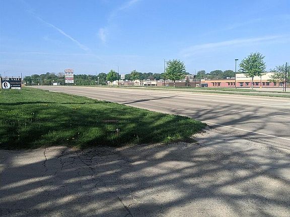 4th image of 3009 E Lincolnway Hwy