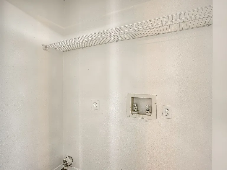 Watergate Apartments — Photo 5