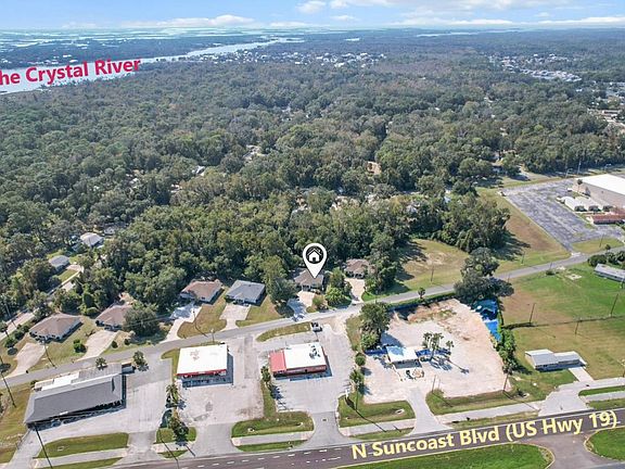 Perfectly Location!..Right off US Hwy 19 & Close to The Crystal River & Kings Bay!