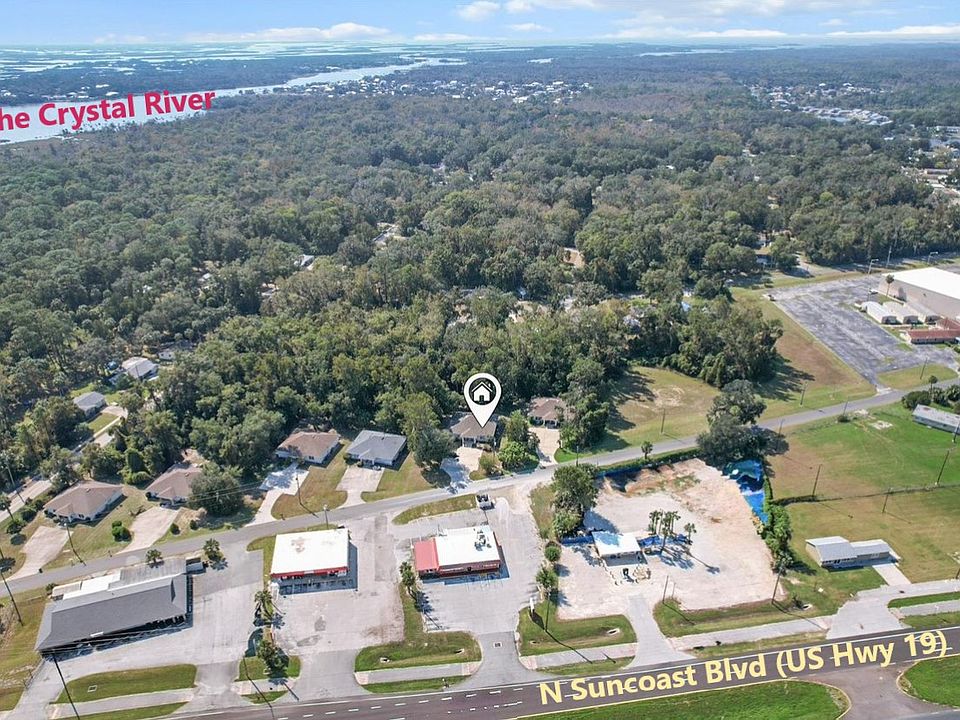 Perfectly Location!..Right off US Hwy 19 & Close to The Crystal River & Kings Bay!