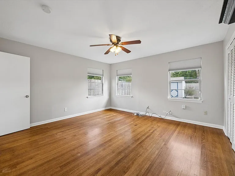 8037 Longridge Dr — Photo 15
