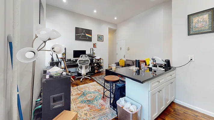 Rented by Bond New York | media 3