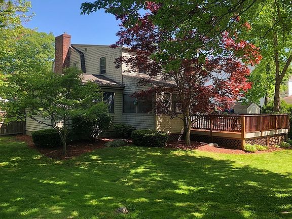 4th image of 37 Brewster Ave