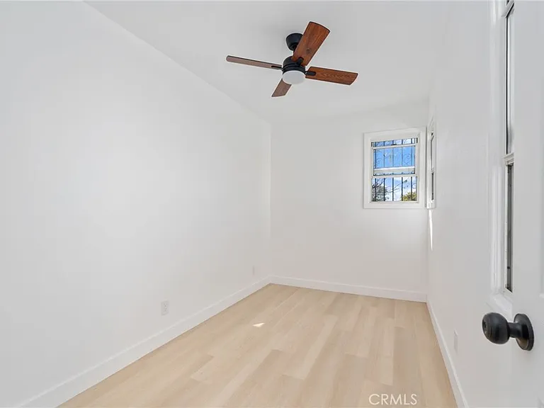 240 1/2 E 84th St #TOWNHOUSE — Photo 4