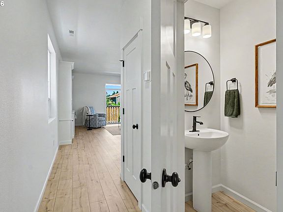 4th image of 848 Chestnut Way
