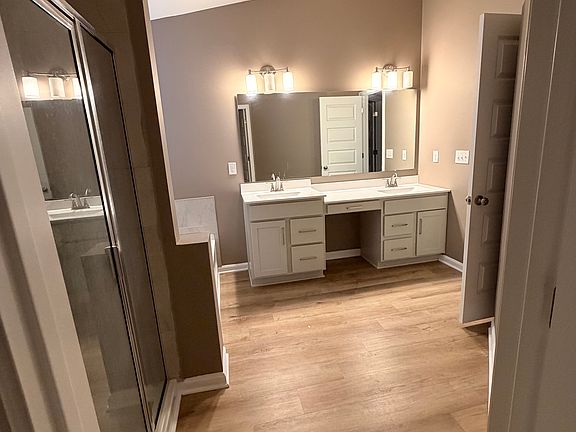 4th image of 24 Pebble Brook Pl