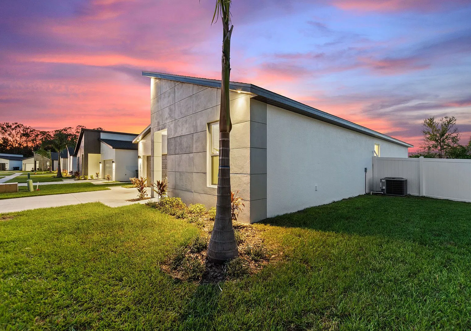 4 Bed / 2 Bath with Fenced Yard in Winter Haven, FL (Deposit Free Option!) — Photo 4