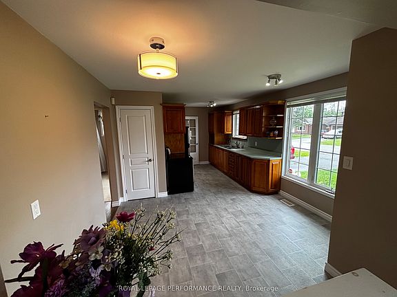 5th image of 3013 Johnston Ave